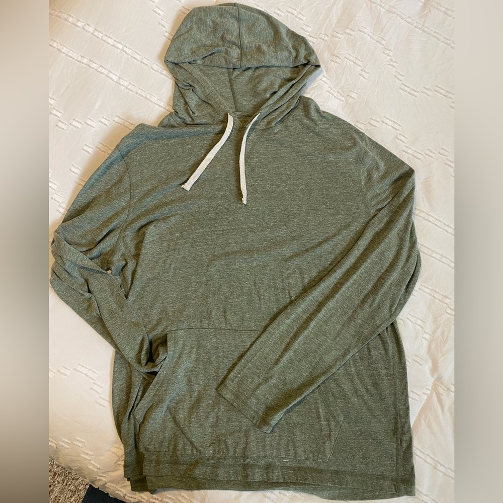 Lightweight hooded t